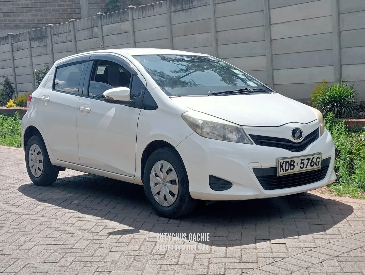 Toyota Vitz 2013 White