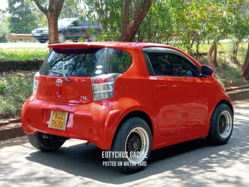 Toyota iQ 2008 Red