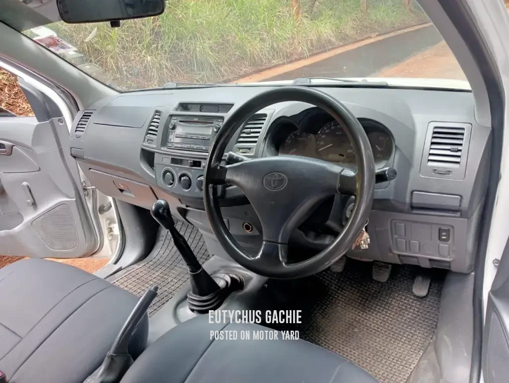 Toyota Hilux 2012 White