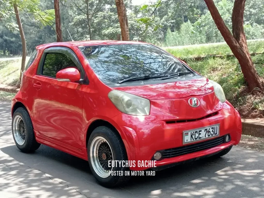 Toyota iQ 2008 Red