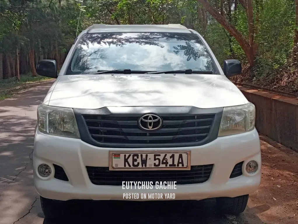 Toyota Hilux 2012 White