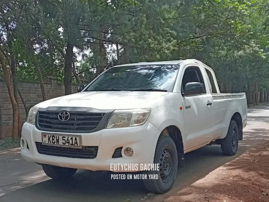 Toyota Hilux 2012 White