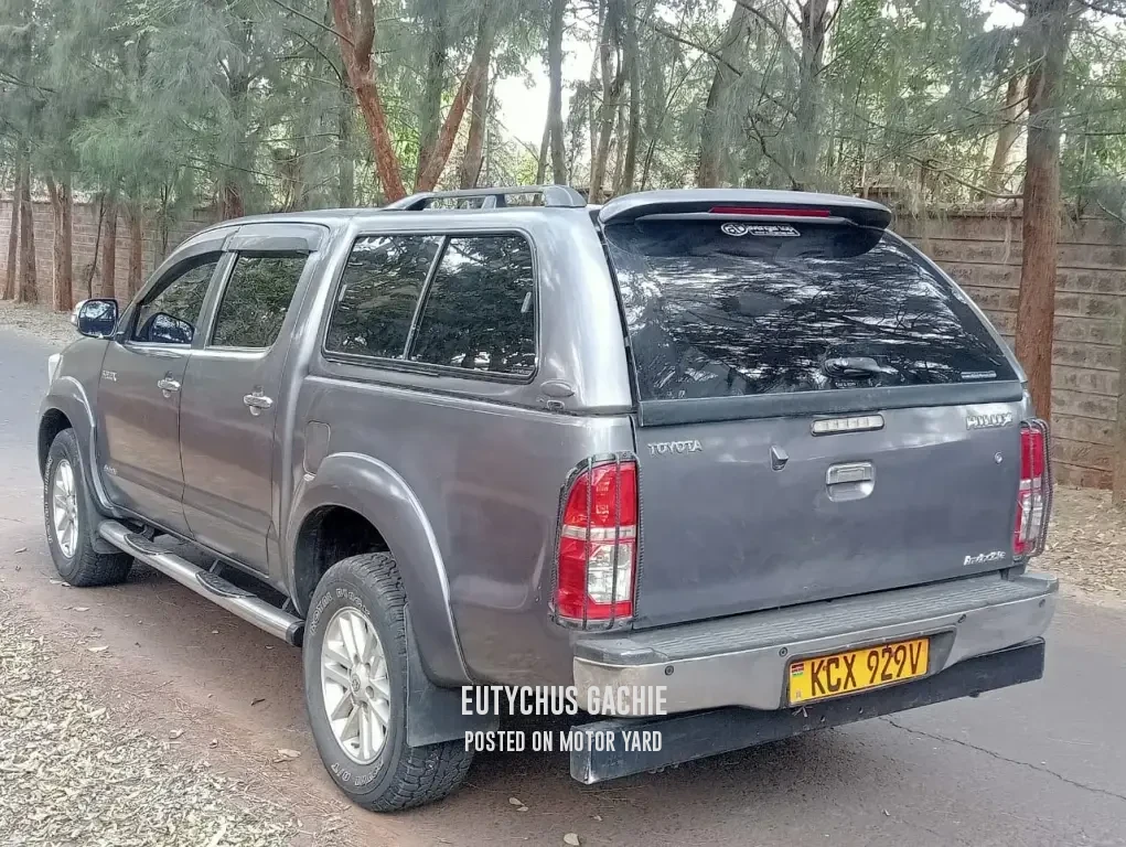 Toyota Hilux Vigo D/Cab 2012 Silver
