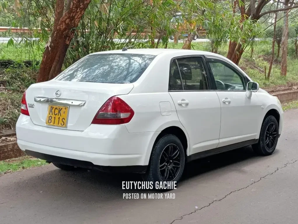 Nissan Tiida Latio 2010 White