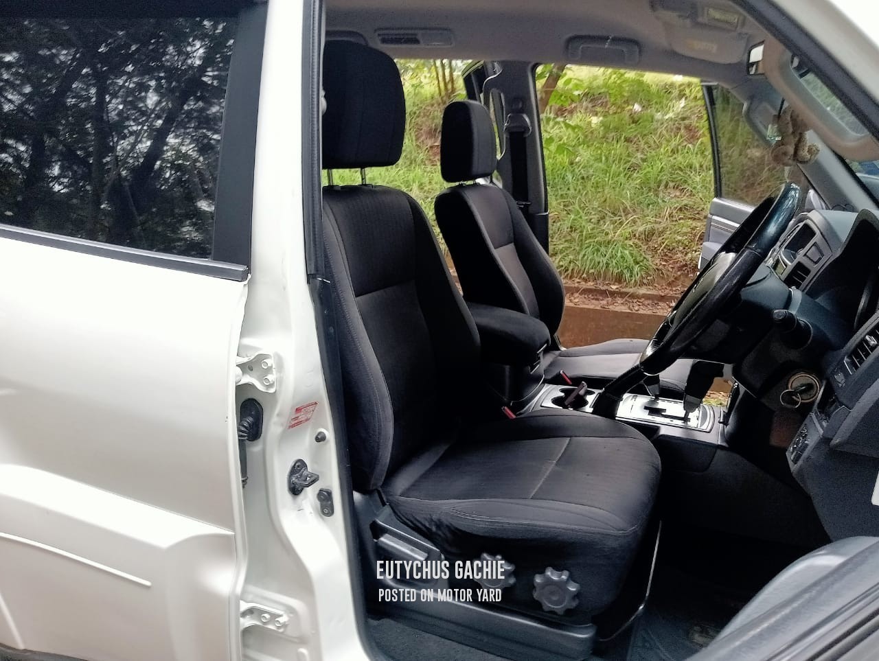 Mitsubishi Pajero Di-D 2014 Grey