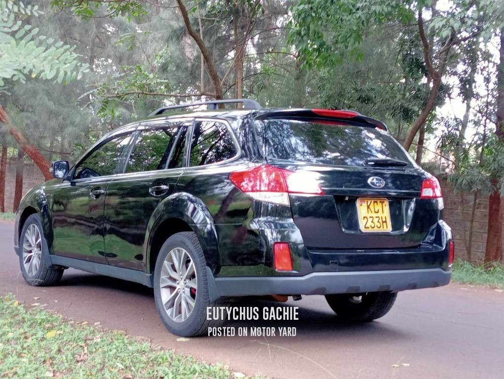 Subaru Outback 2010 Black