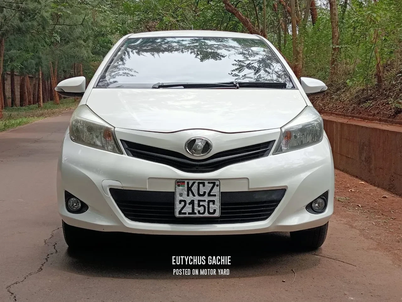 Toyota Vitz 2012 White