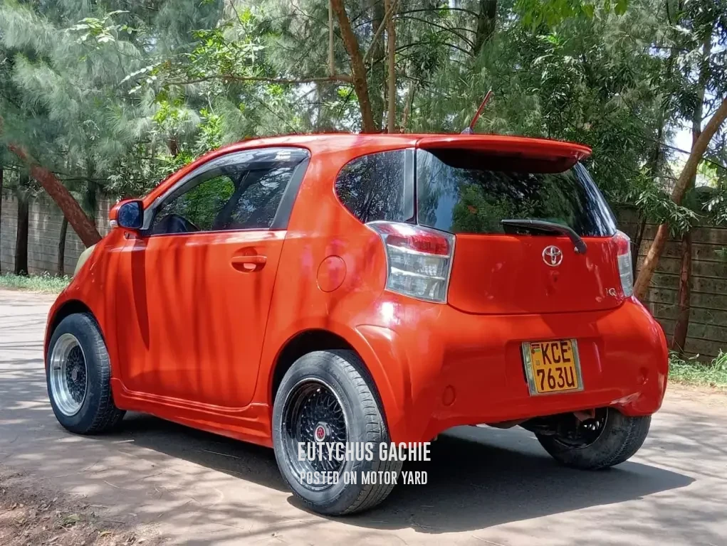 Toyota iQ 2008 Red