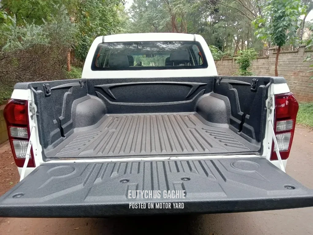 Isuzu D-Max 2014 White