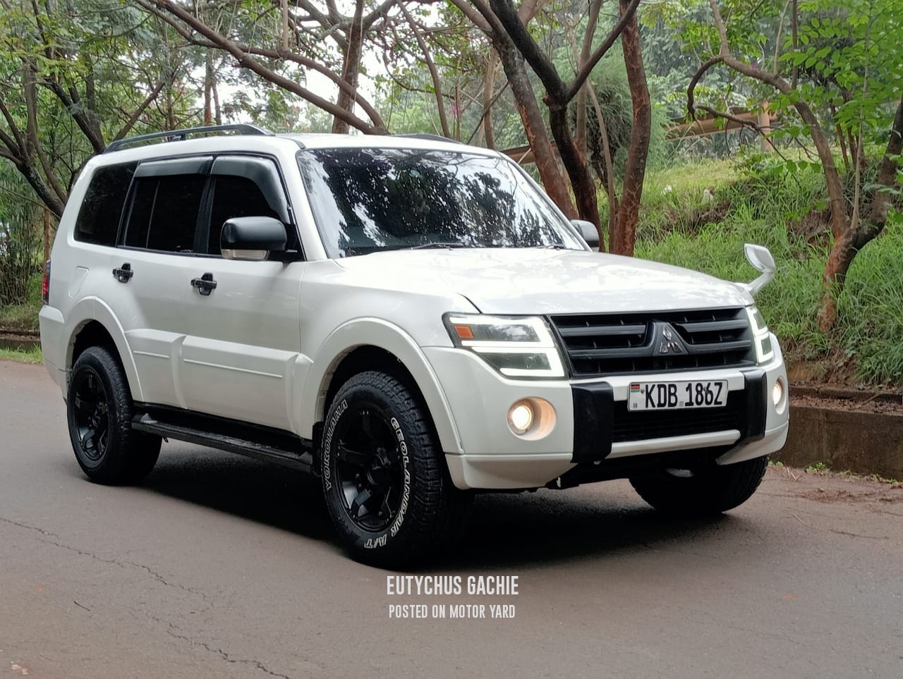 Mitsubishi Pajero Di-D 2014 Grey