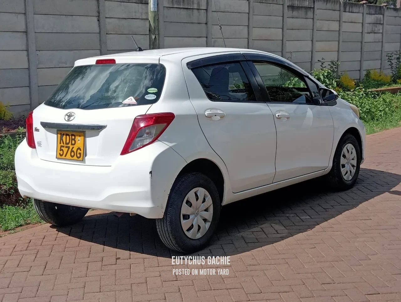 Toyota Vitz 2013 White