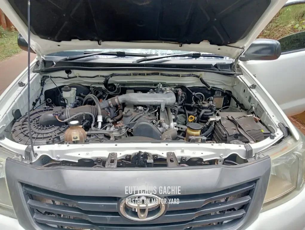 Toyota Hilux 2012 White