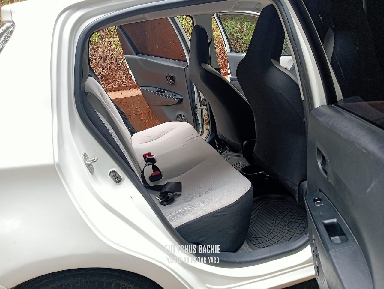 Toyota Vitz 2012 White