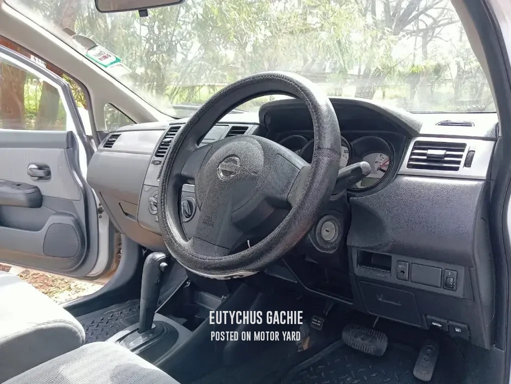 Nissan Tiida Latio 2010 White