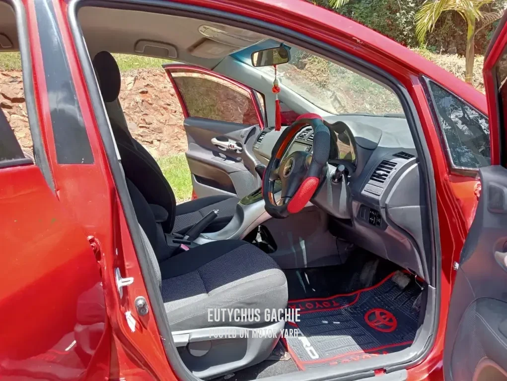 Toyota Auris 2011 Red