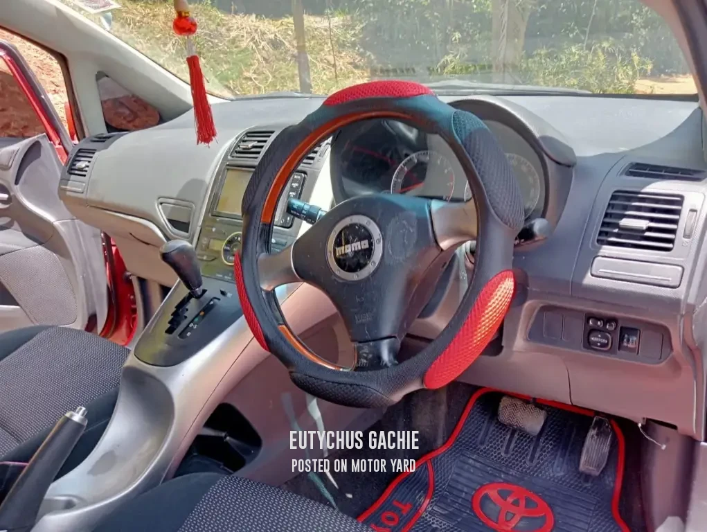 Toyota Auris 2011 Red