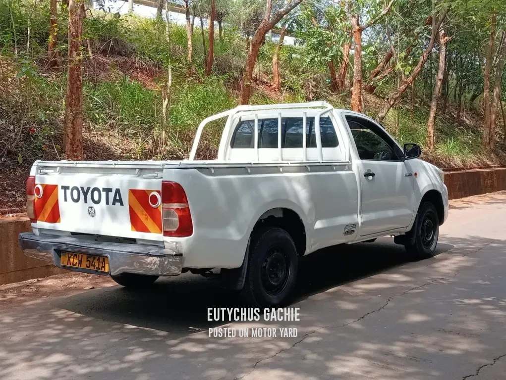 Toyota Hilux 2012 White