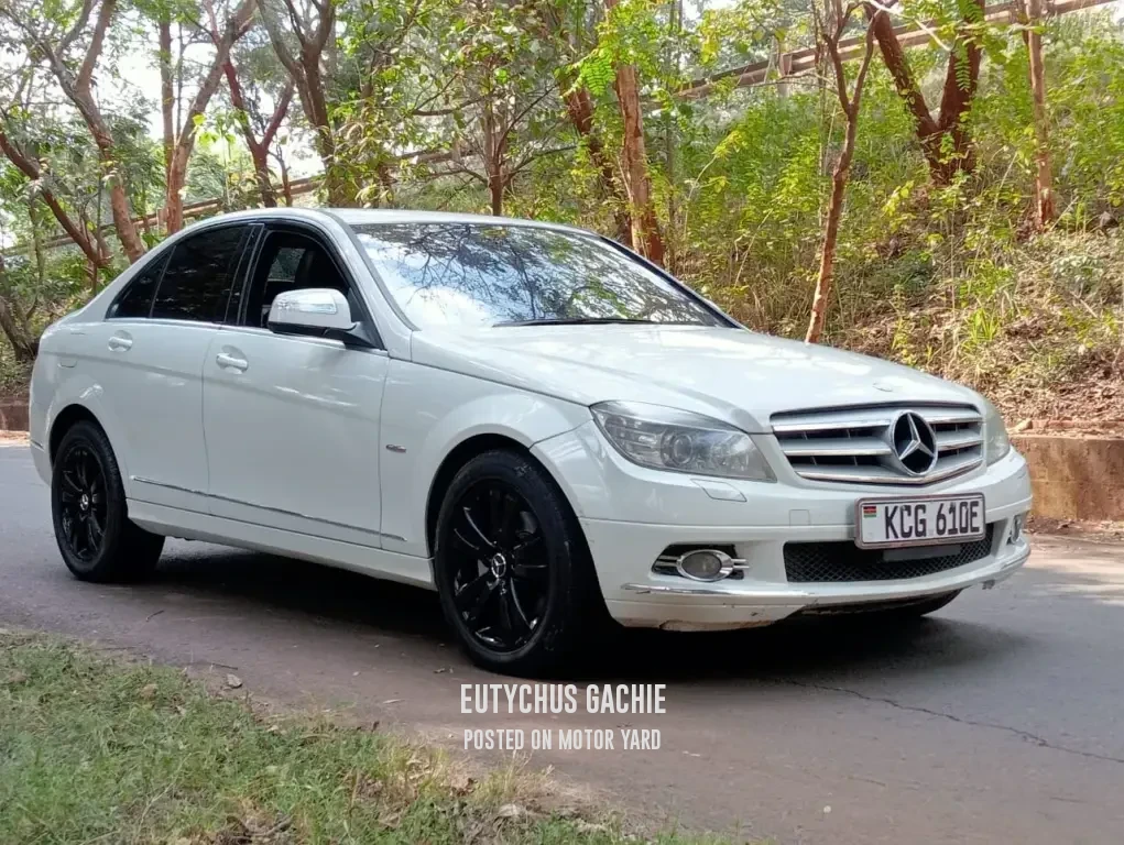 Mercedes-Benz C200 2009 White