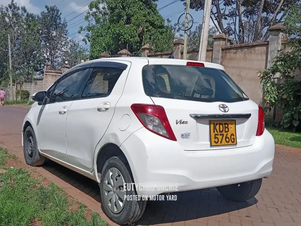 Toyota Vitz 2013 White