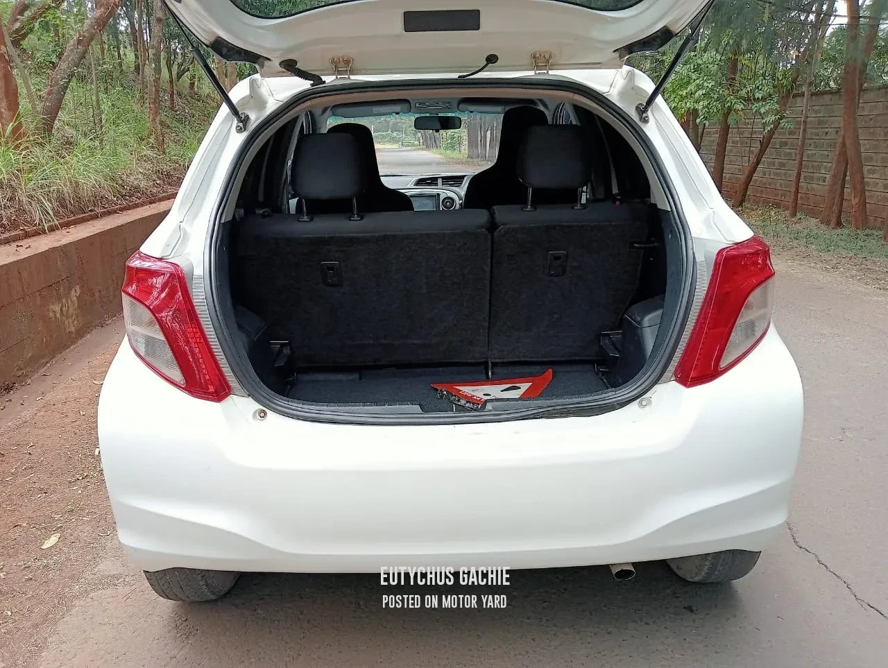 Toyota Vitz 2012 White