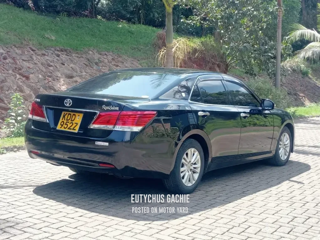 Toyota Crown 2014 Black