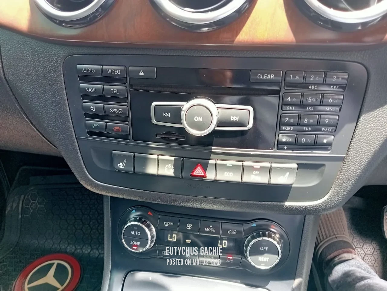 Mercedes-Benz B180 2014 Red