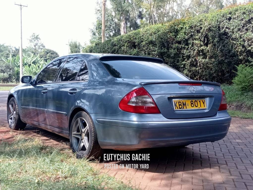 Mercedes-Benz E200 2006 Blue