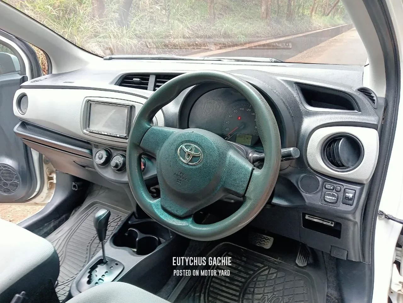 Toyota Vitz 2012 White