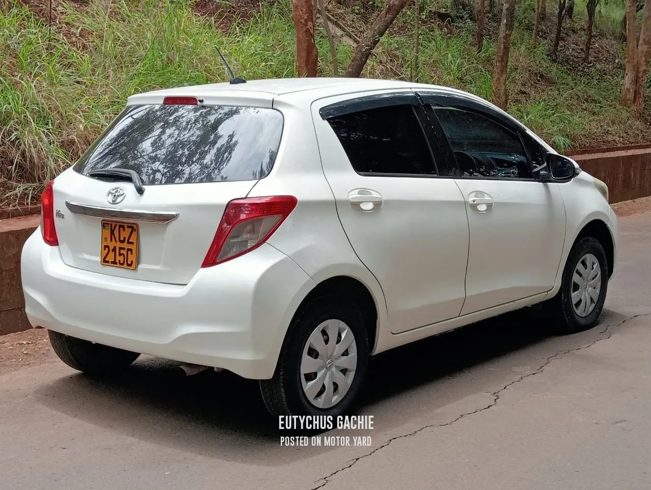 Toyota Vitz 2012 White