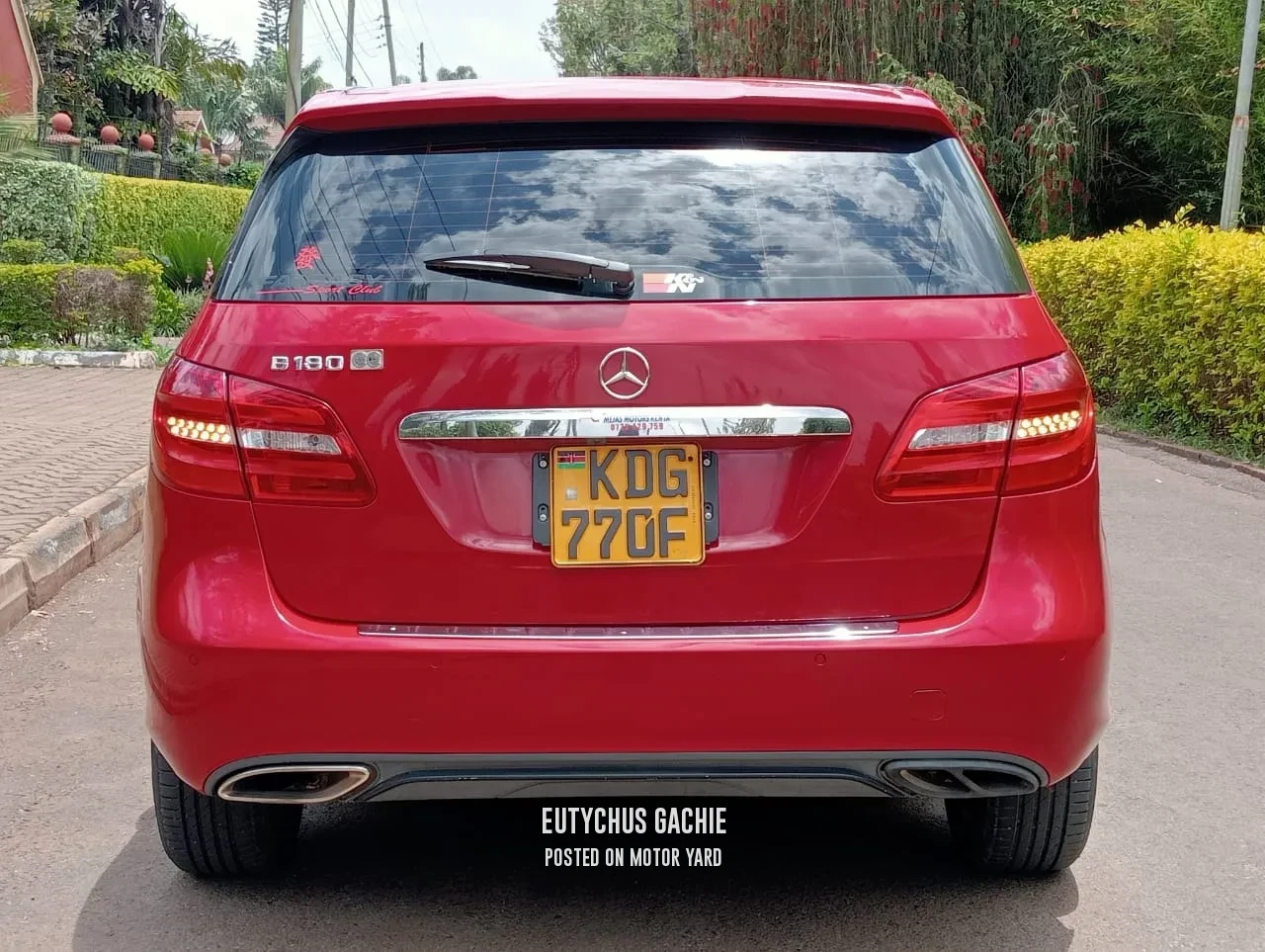Mercedes-Benz B180 2014 Red