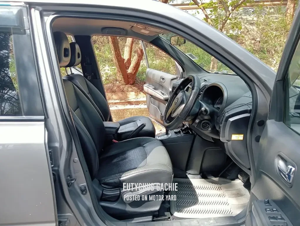 Nissan Xtrail 2011 Silver