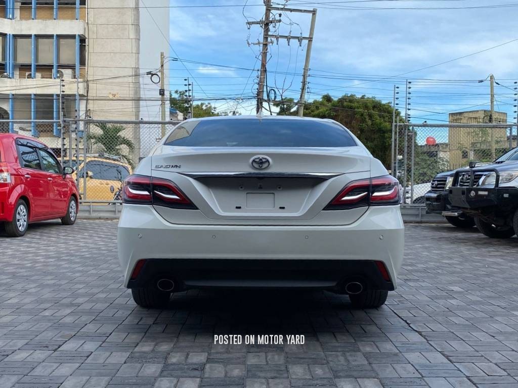 Toyota Crown 2016 Pearl