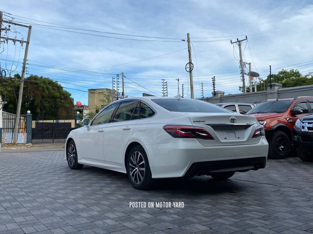Toyota Crown 2016 Pearl