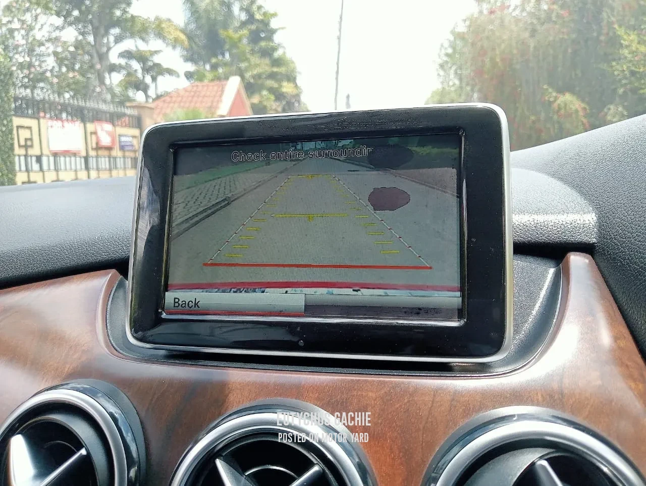 Mercedes-Benz B180 2014 Red