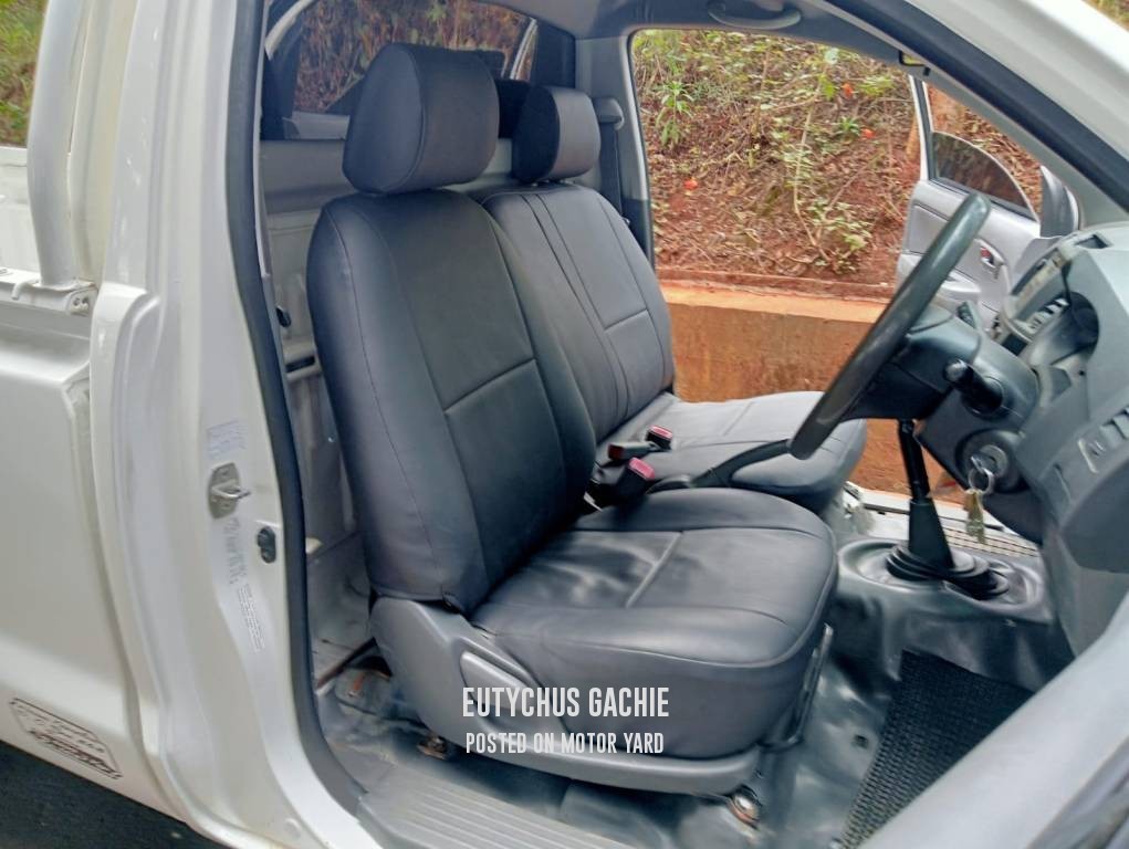 Toyota Hilux 2012 White