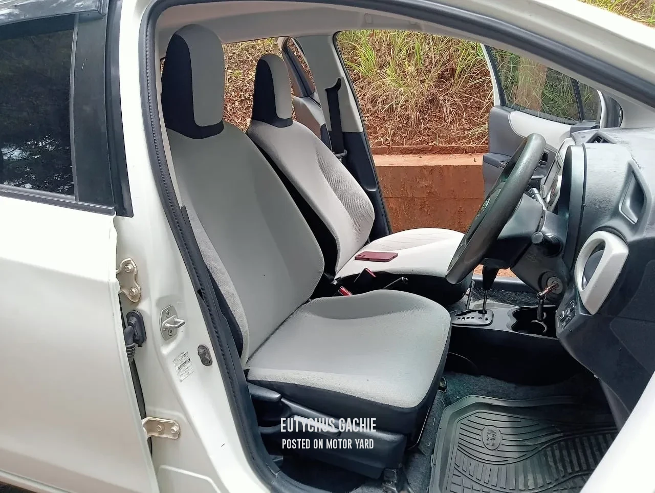 Toyota Vitz 2012 White