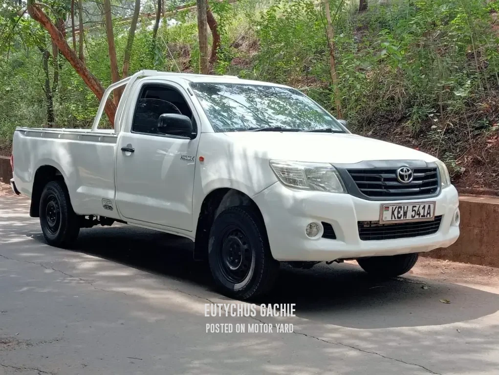 Toyota Hilux 2012 White