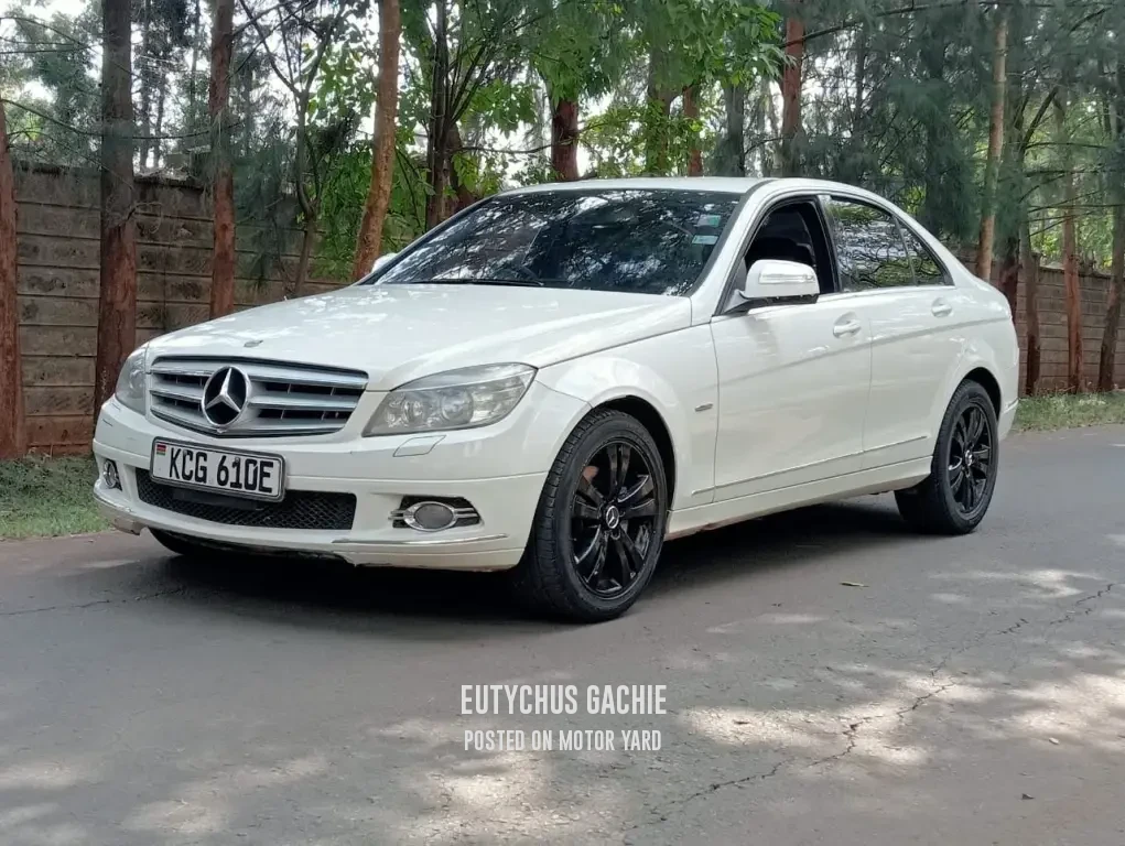 Mercedes-Benz C200 2009 White