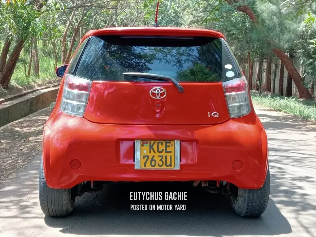 Toyota iQ 2008 Red