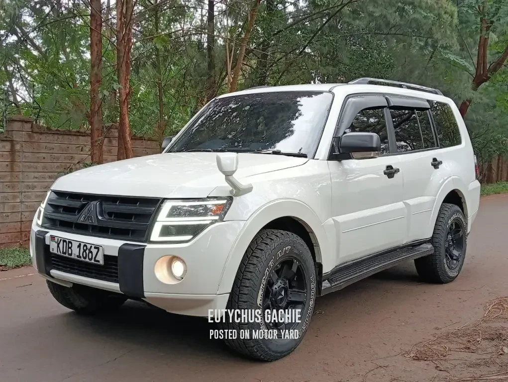 Mitsubishi Pajero Di-D 2014 Grey