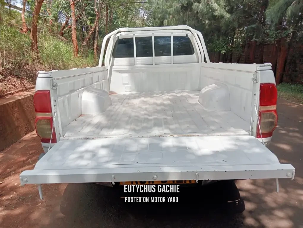 Toyota Hilux 2012 White