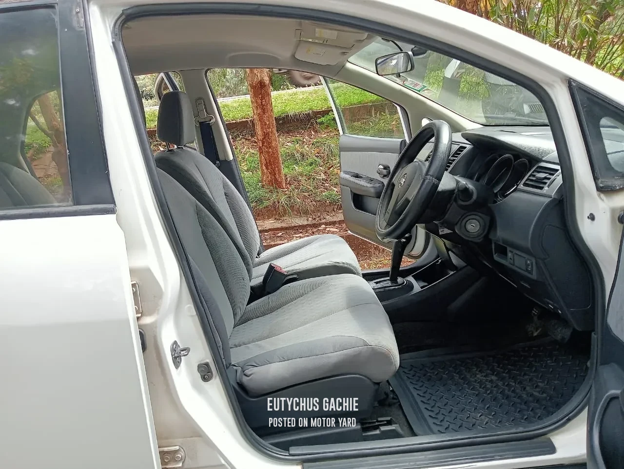 Nissan Tiida Latio 2010 White