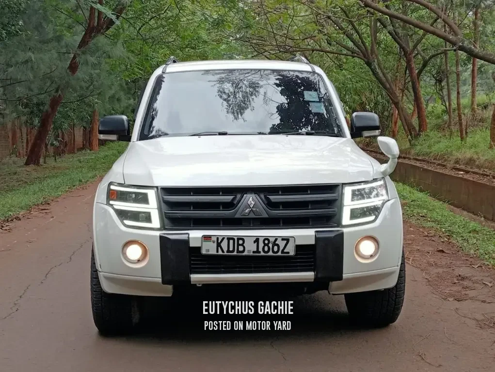 Mitsubishi Pajero Di-D 2014 Grey