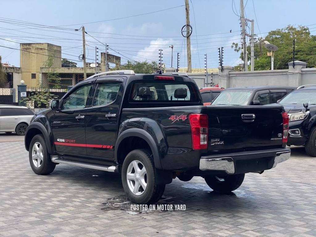 Isuzu D-Max 2016 Black