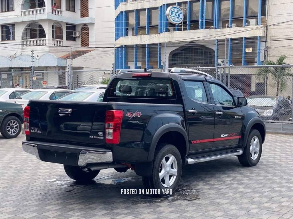 Isuzu D-Max 2016 Black