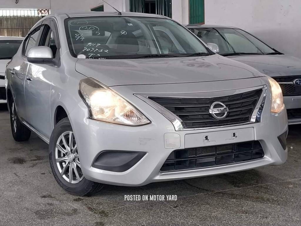 Nissan Latio 2017 Silver