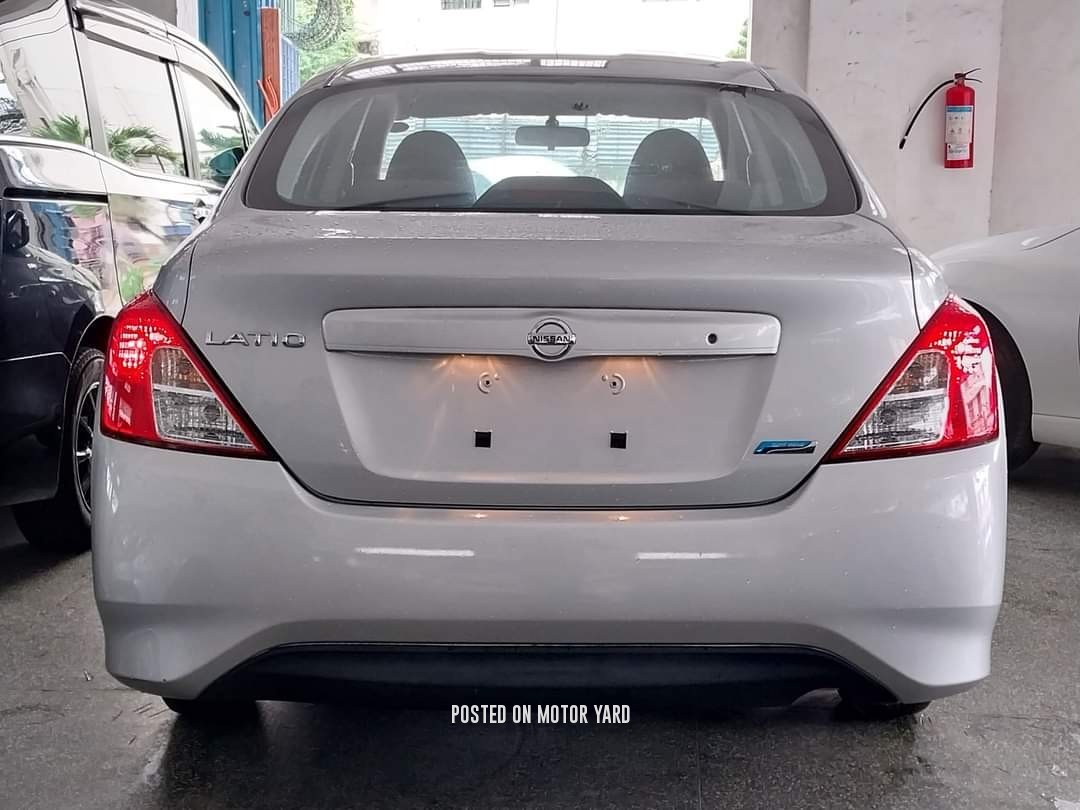 Nissan Latio 2017 Silver