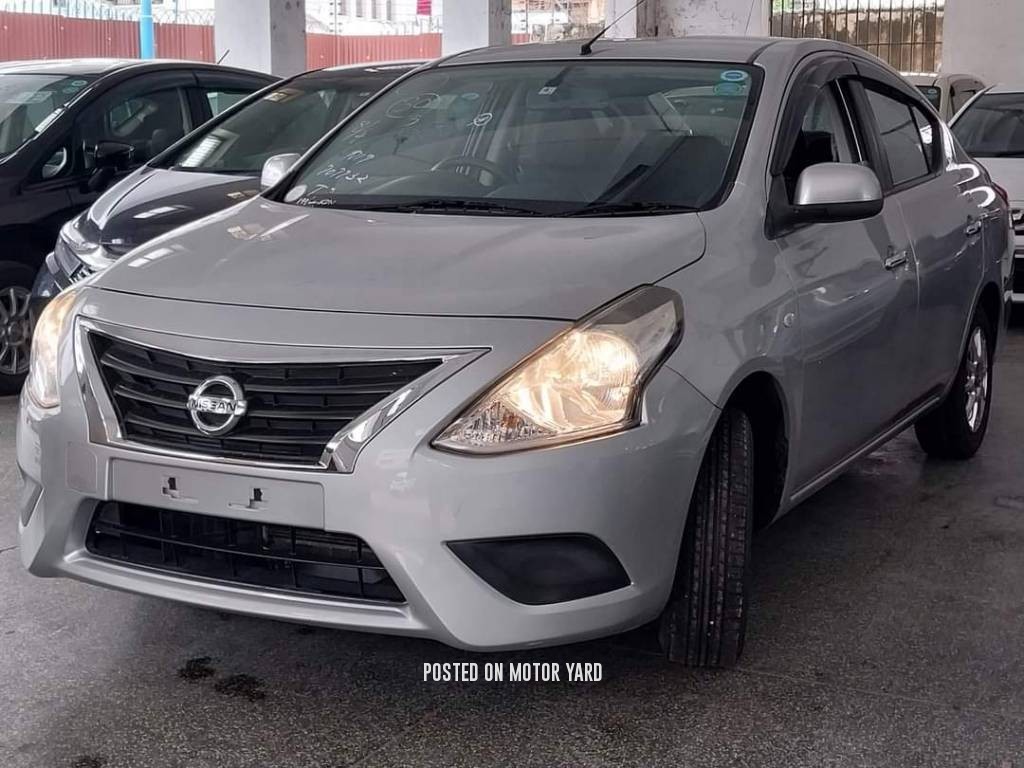 Nissan Latio 2017 Silver