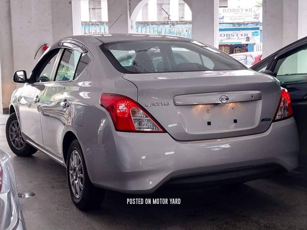 Nissan Latio 2017 Silver
