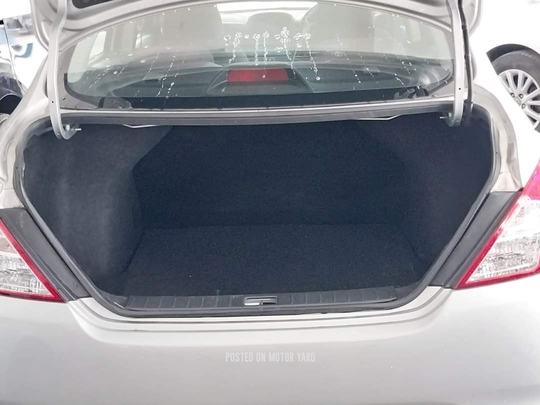 Nissan Latio 2017 Silver